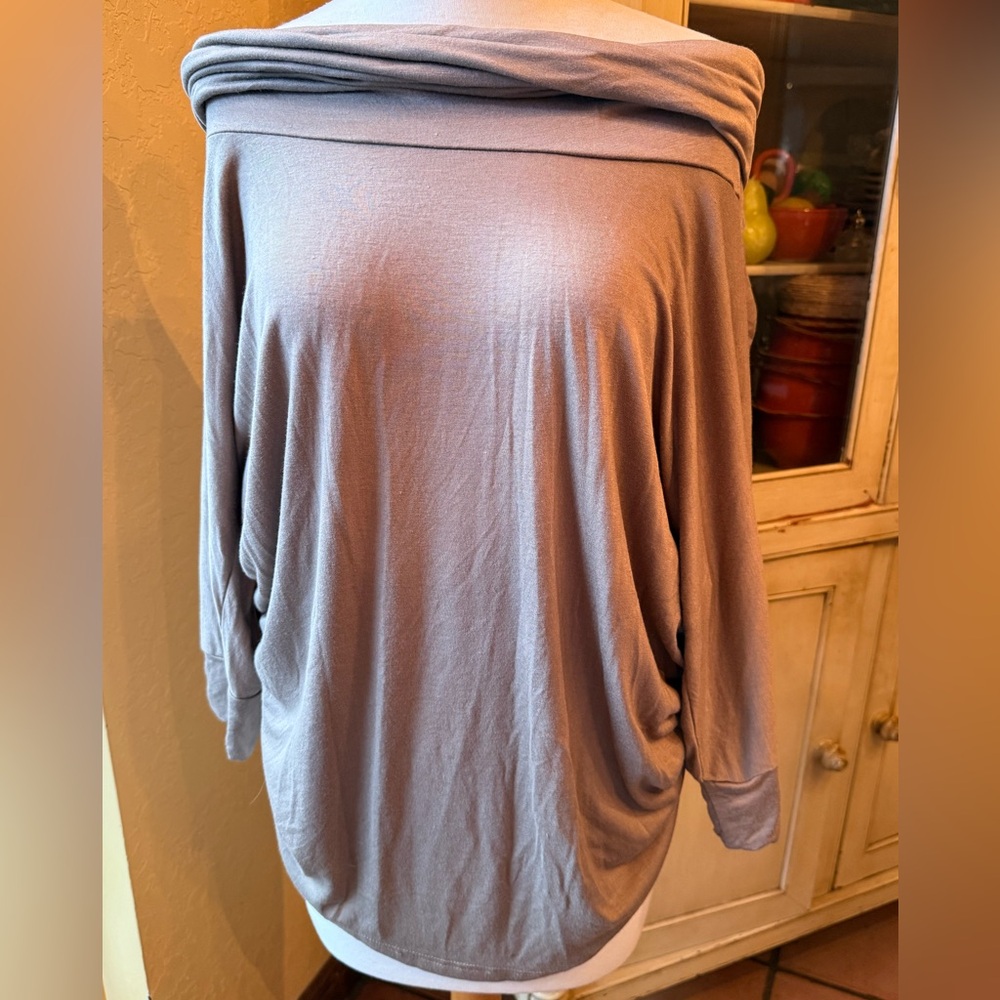 Suzanne Somers poncho